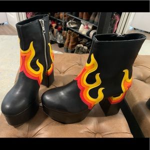 FLAME BOOTS/PLATFORM - DOLLS KILL